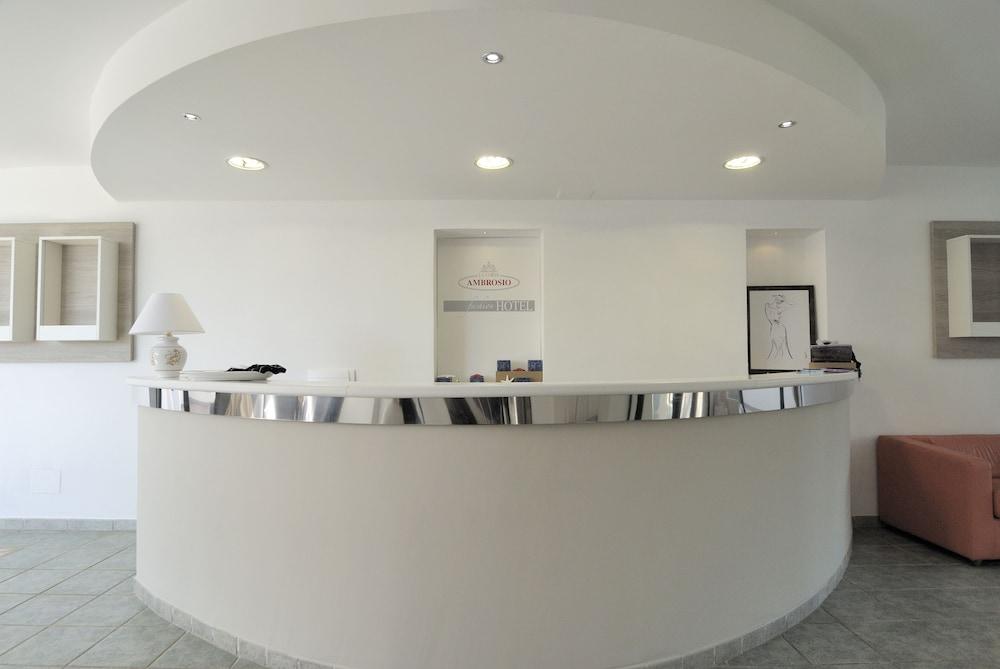 Hotel Ambrosio La Corte Olbia Eksteriør billede