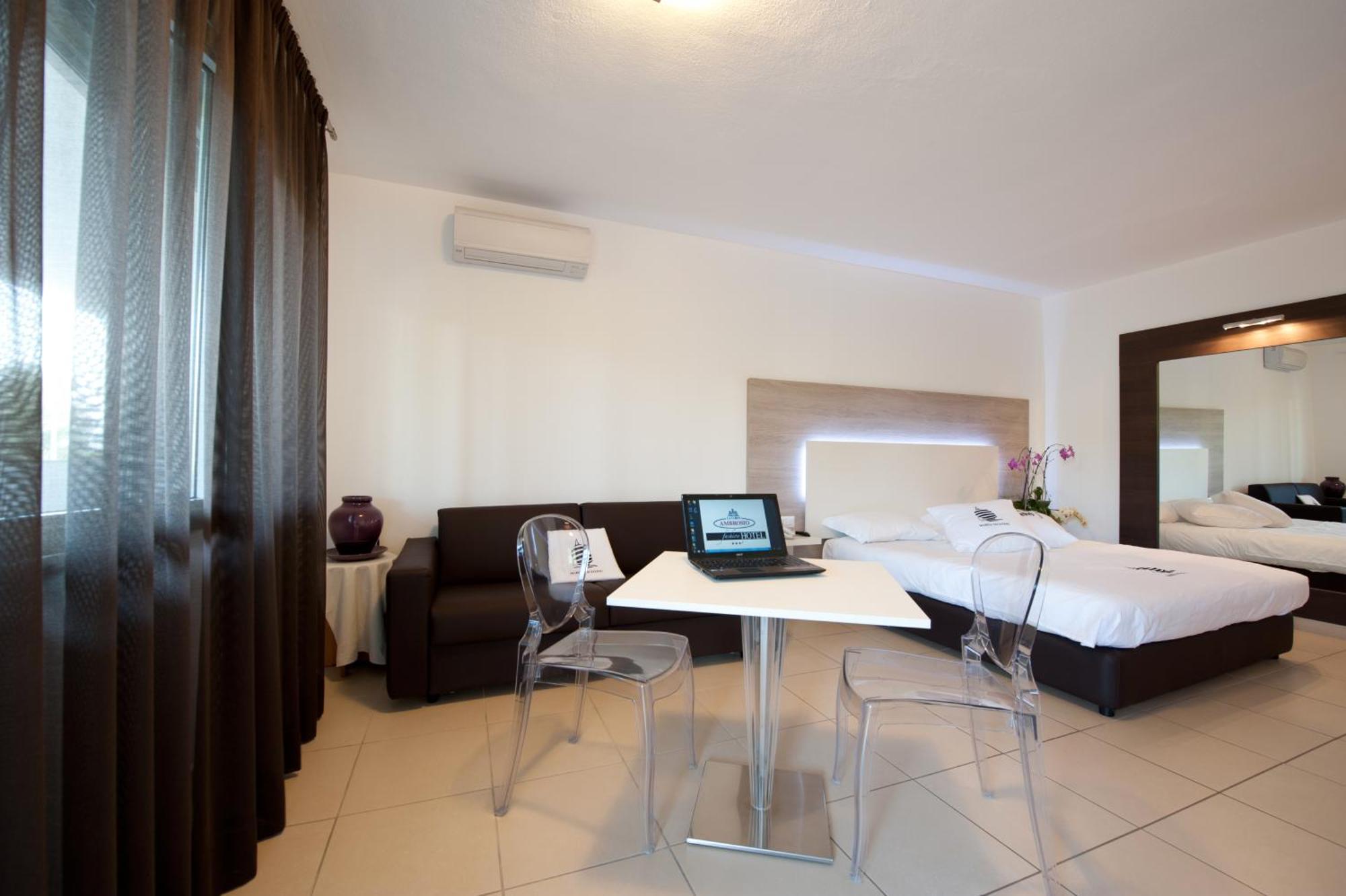Hotel Ambrosio La Corte Olbia Eksteriør billede